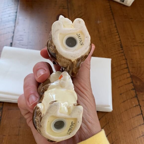 Vintage Squirrel Salt & Pepper Ceramic Outdoor Woodsy Shakers Fall Autumn - Picture 9 of 9